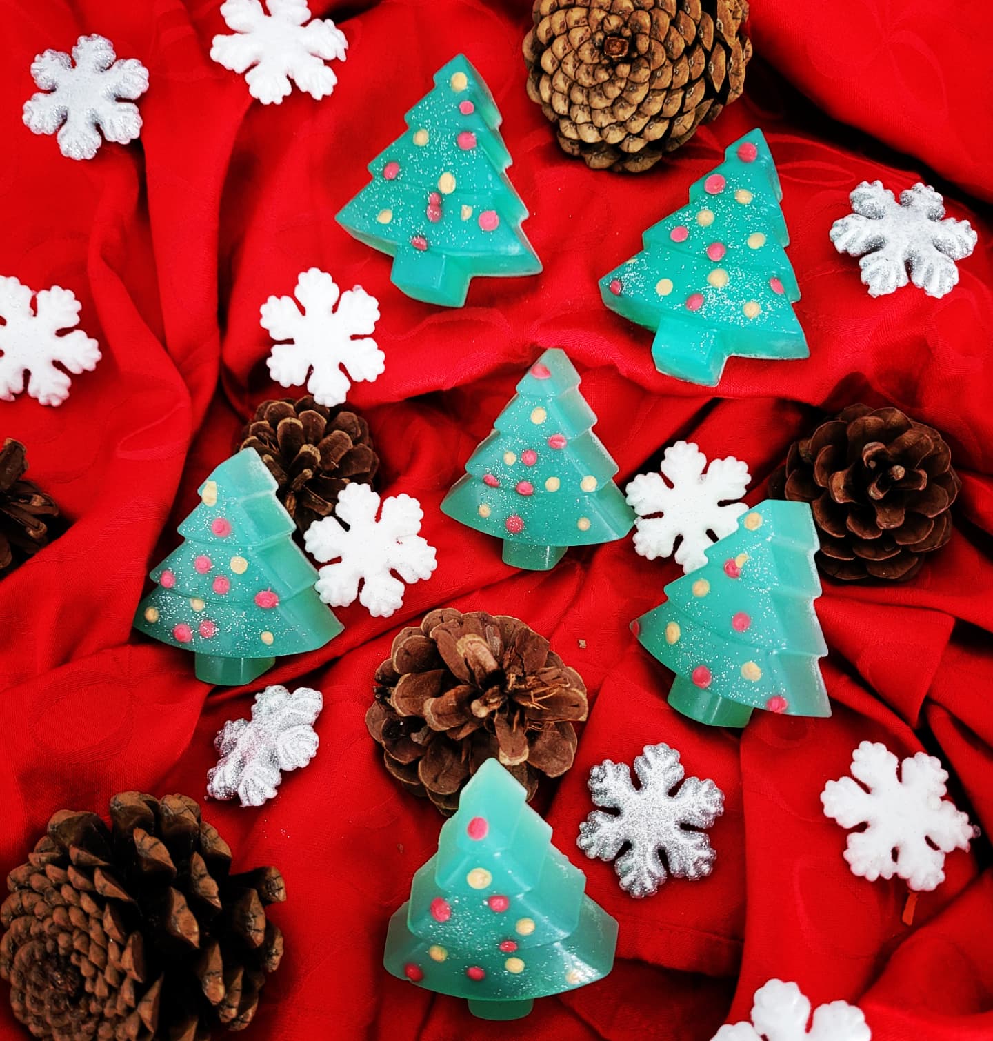 Lighted Christmas Tree - Latherfy